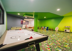 شقة غرفتين وصالة مفروشة ضمن مجمع فاخر وخدمات خمس نجوم في الانيا 