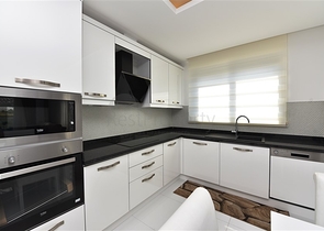 شقة غرفتين وصالة مفروشة ضمن مجمع فاخر وخدمات خمس نجوم في الانيا 