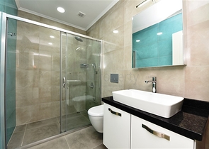 شقة غرفتين وصالة مفروشة ضمن مجمع فاخر وخدمات خمس نجوم في الانيا 