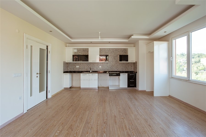 شقة غرفة وصالة ضمن مجمع سكني حديث جانب النهر في كاستل / الانيا 