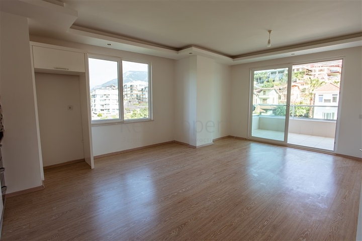 شقة غرفة وصالة ضمن مجمع سكني حديث جانب النهر في كاستل / الانيا 