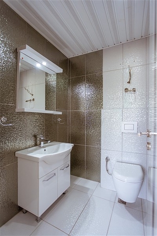 شقة غرفة وصالة ضمن مجمع سكني حديث جانب النهر في كاستل / الانيا 