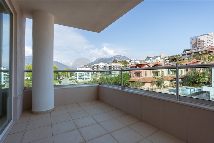 شقة غرفة وصالة ضمن مجمع سكني حديث جانب النهر في كاستل / الانيا 