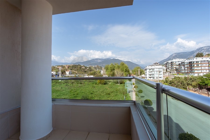 شقة غرفة وصالة ضمن مجمع سكني حديث جانب النهر في كاستل / الانيا 