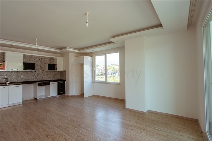 شقة غرفة وصالة ضمن مجمع سكني حديث جانب النهر في كاستل / الانيا 