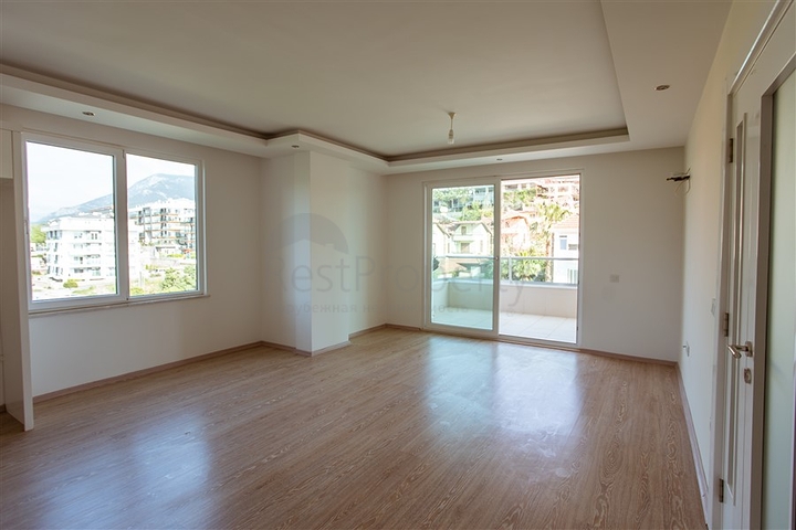 شقة غرفة وصالة ضمن مجمع سكني حديث جانب النهر في كاستل / الانيا 