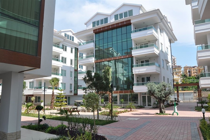 شقة غرفة وصالة ضمن مجمع سكني حديث جانب النهر في كاستل / الانيا 