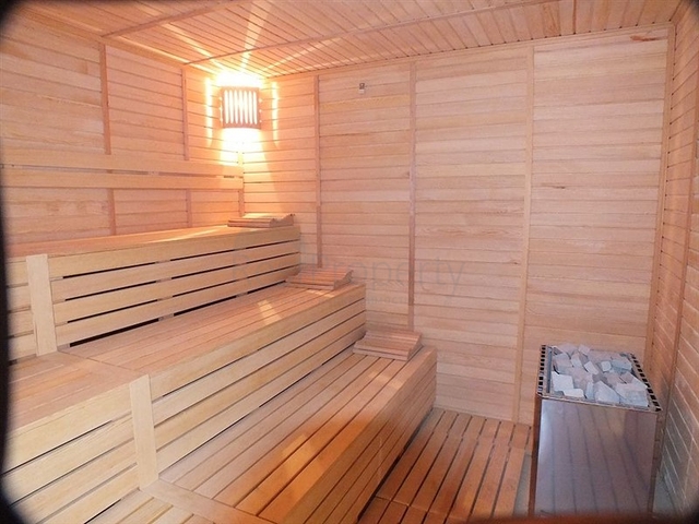 شقة غرفة وصالة ضمن مجمع سكني حديث جانب النهر في كاستل / الانيا 