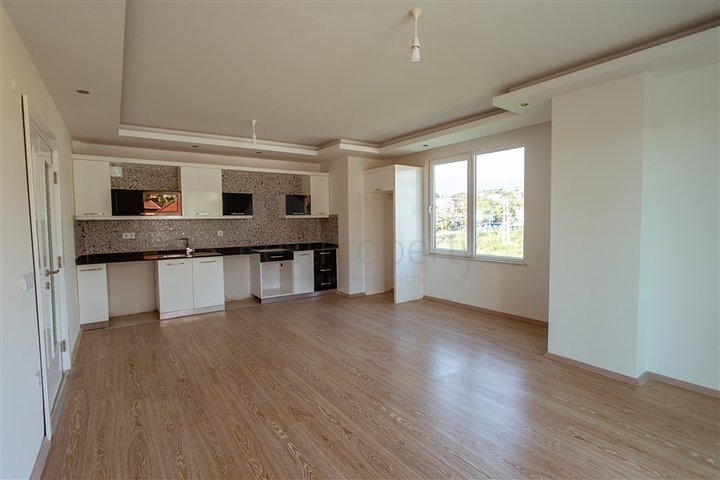 شقة غرفة وصالة ضمن مجمع سكني حديث جانب النهر في كاستل / الانيا 