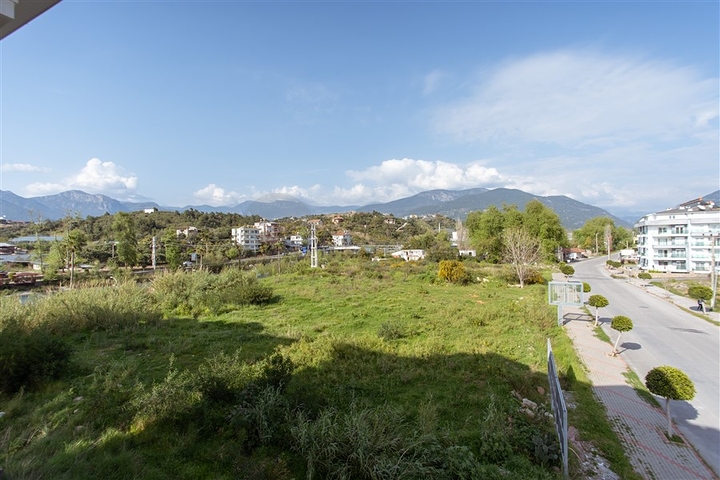 شقة غرفة وصالة ضمن مجمع سكني حديث جانب النهر في كاستل / الانيا 