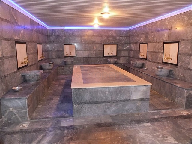 شقة غرفة وصالة ضمن مجمع سكني حديث جانب النهر في كاستل / الانيا 