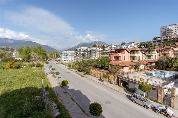 شقة غرفة وصالة ضمن مجمع سكني حديث جانب النهر في كاستل / الانيا 