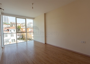 شقة غرفة وصالة ضمن مجمع سكني حديث جانب النهر في كاستل / الانيا 