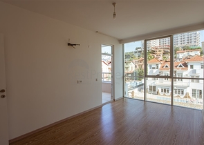 شقة غرفة وصالة ضمن مجمع سكني حديث جانب النهر في كاستل / الانيا 