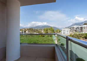 شقة غرفة وصالة ضمن مجمع سكني حديث جانب النهر في كاستل / الانيا 