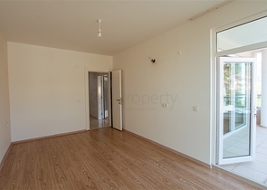 شقة غرفة وصالة ضمن مجمع سكني حديث جانب النهر في كاستل / الانيا 