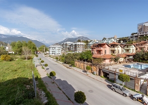 شقة غرفة وصالة ضمن مجمع سكني حديث جانب النهر في كاستل / الانيا 