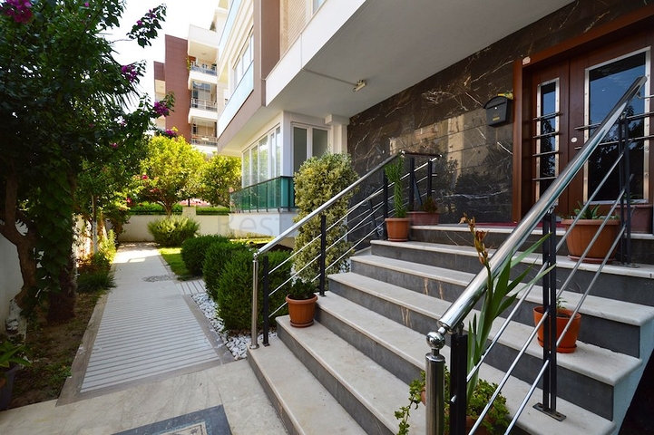 بنتهاوس 2 + 1 مع أثاث في منطقة ليمان في كونيالتي أنطاليا