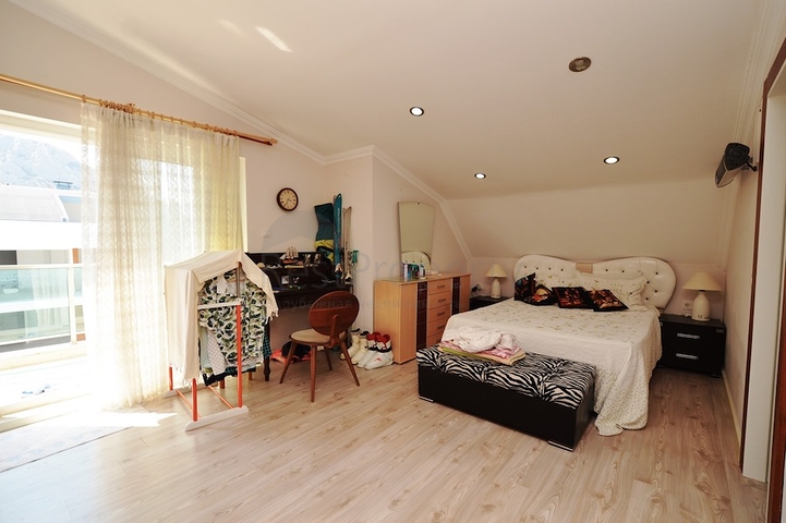 بنتهاوس 2 + 1 مع أثاث في منطقة ليمان في كونيالتي أنطاليا