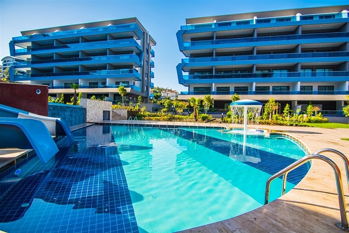 دوبلكس مؤثثة مع اطلالة بانورامية ساحرة ضمن مجمع خمس نجوم