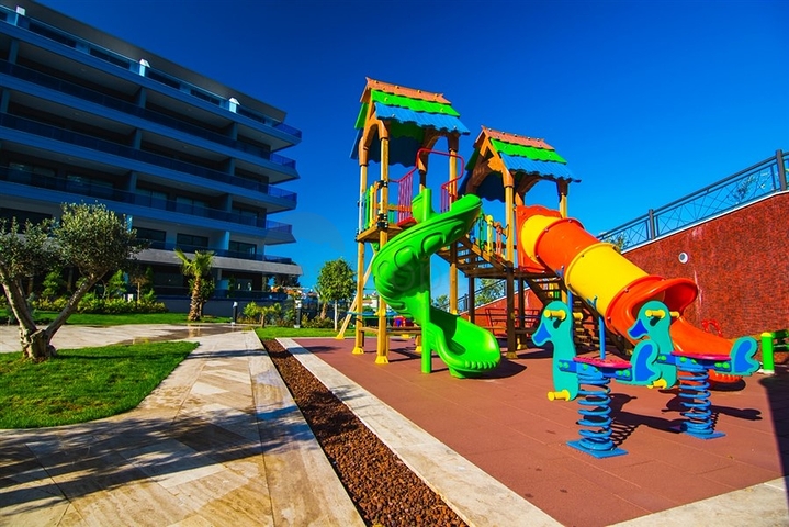 دوبلكس مؤثثة مع اطلالة بانورامية ساحرة ضمن مجمع خمس نجوم