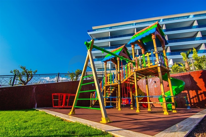 دوبلكس مؤثثة مع اطلالة بانورامية ساحرة ضمن مجمع خمس نجوم