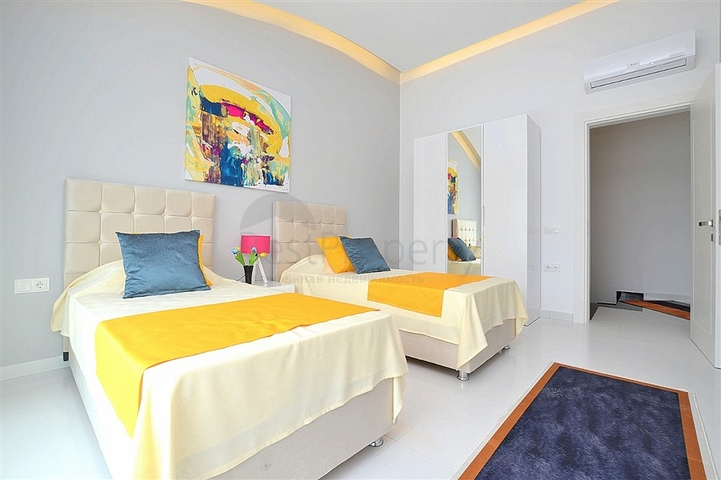 دوبلكس مؤثثة مع اطلالة بانورامية ساحرة ضمن مجمع خمس نجوم