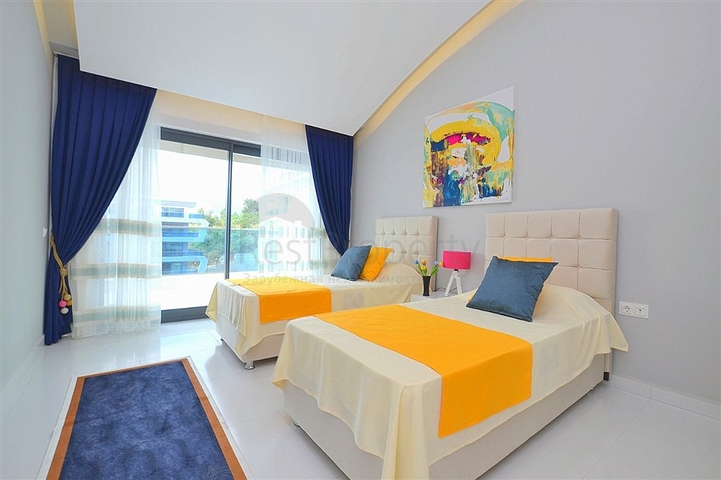 دوبلكس مؤثثة مع اطلالة بانورامية ساحرة ضمن مجمع خمس نجوم