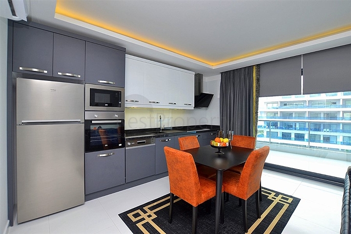 دوبلكس مؤثثة مع اطلالة بانورامية ساحرة ضمن مجمع خمس نجوم