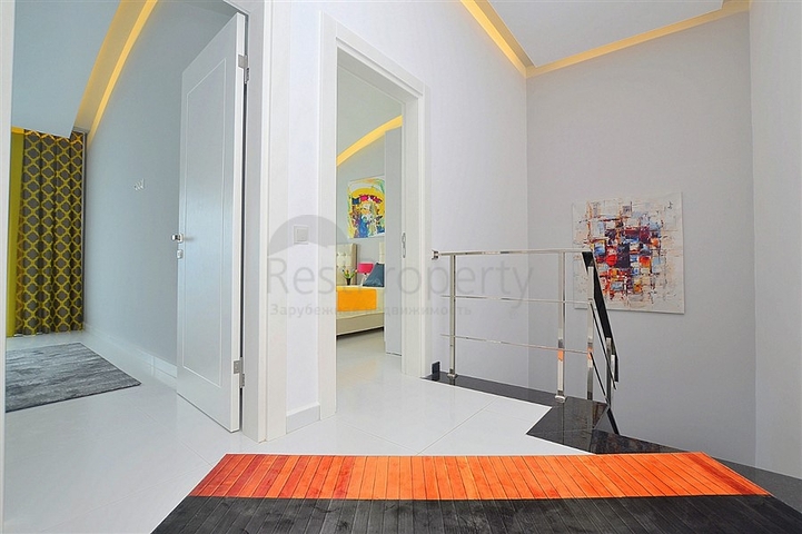 دوبلكس مؤثثة مع اطلالة بانورامية ساحرة ضمن مجمع خمس نجوم