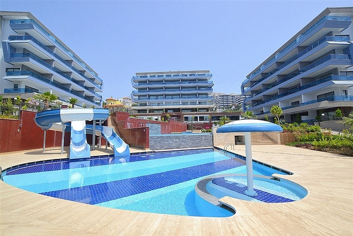 دوبلكس مؤثثة مع اطلالة بانورامية ساحرة ضمن مجمع خمس نجوم