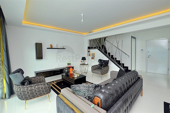 دوبلكس مؤثثة مع اطلالة بانورامية ساحرة ضمن مجمع خمس نجوم