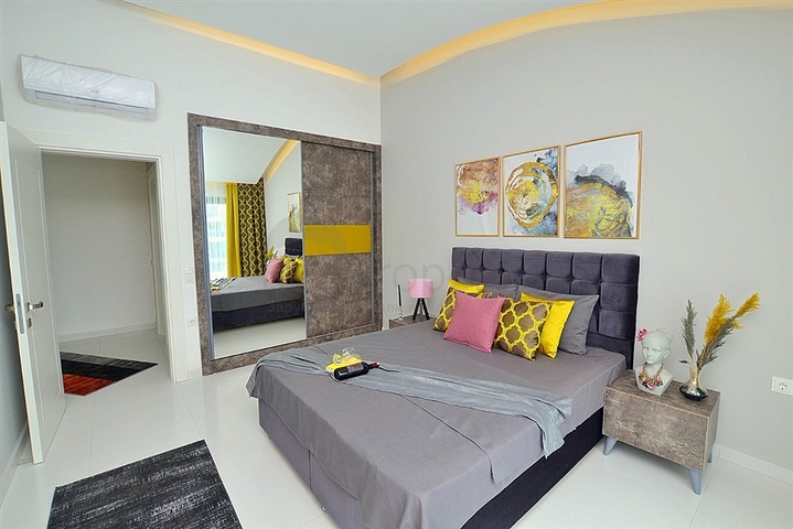 دوبلكس مؤثثة مع اطلالة بانورامية ساحرة ضمن مجمع خمس نجوم