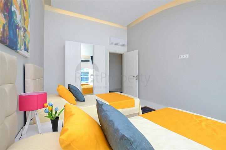 دوبلكس مؤثثة مع اطلالة بانورامية ساحرة ضمن مجمع خمس نجوم