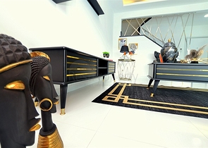 دوبلكس مؤثثة مع اطلالة بانورامية ساحرة ضمن مجمع خمس نجوم