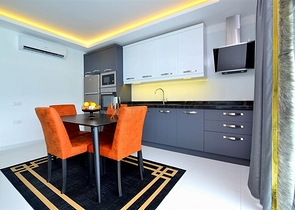 دوبلكس مؤثثة مع اطلالة بانورامية ساحرة ضمن مجمع خمس نجوم