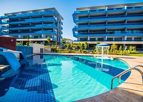 دوبلكس مؤثثة مع اطلالة بانورامية ساحرة ضمن مجمع خمس نجوم