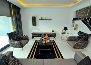 دوبلكس مؤثثة مع اطلالة بانورامية ساحرة ضمن مجمع خمس نجوم