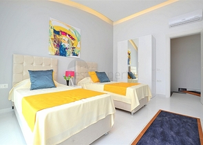 دوبلكس مؤثثة مع اطلالة بانورامية ساحرة ضمن مجمع خمس نجوم