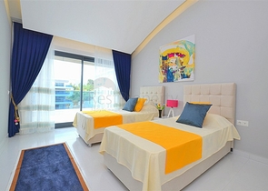 دوبلكس مؤثثة مع اطلالة بانورامية ساحرة ضمن مجمع خمس نجوم