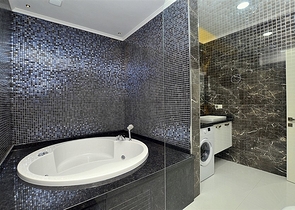 دوبلكس مؤثثة مع اطلالة بانورامية ساحرة ضمن مجمع خمس نجوم