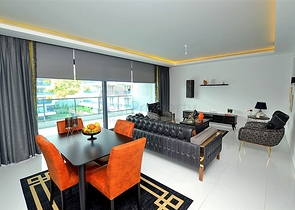 دوبلكس مؤثثة مع اطلالة بانورامية ساحرة ضمن مجمع خمس نجوم