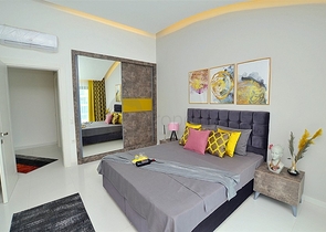 دوبلكس مؤثثة مع اطلالة بانورامية ساحرة ضمن مجمع خمس نجوم