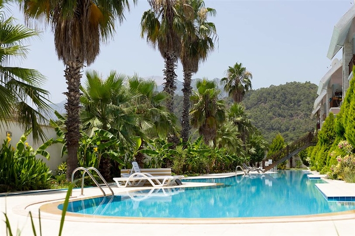 بنتهاوس 2 + 1 مع أثاث في وسط كيمير على مسافة قريبة من البحر