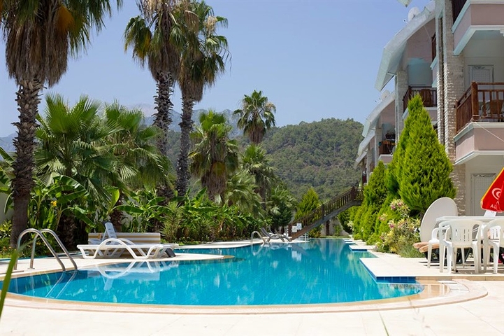 بنتهاوس 2 + 1 مع أثاث في وسط كيمير على مسافة قريبة من البحر