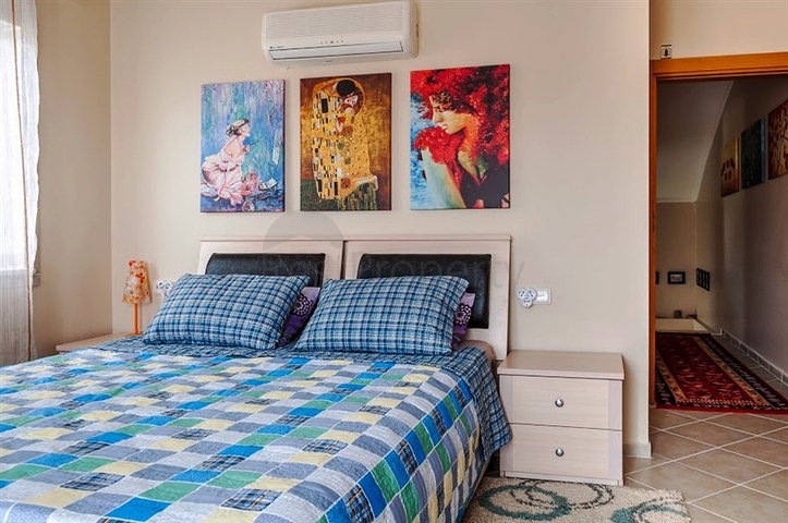 بنتهاوس 2 + 1 مع أثاث في وسط كيمير على مسافة قريبة من البحر