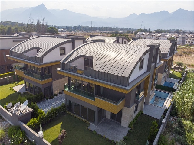 فيلا منفصلة 7 + 1 مفروشة في كونيالتي أنطاليا