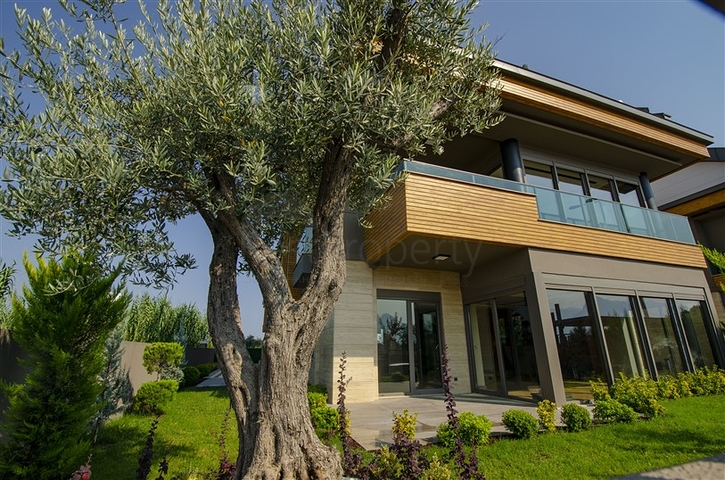 فيلا منفصلة 7 + 1 مفروشة في كونيالتي أنطاليا