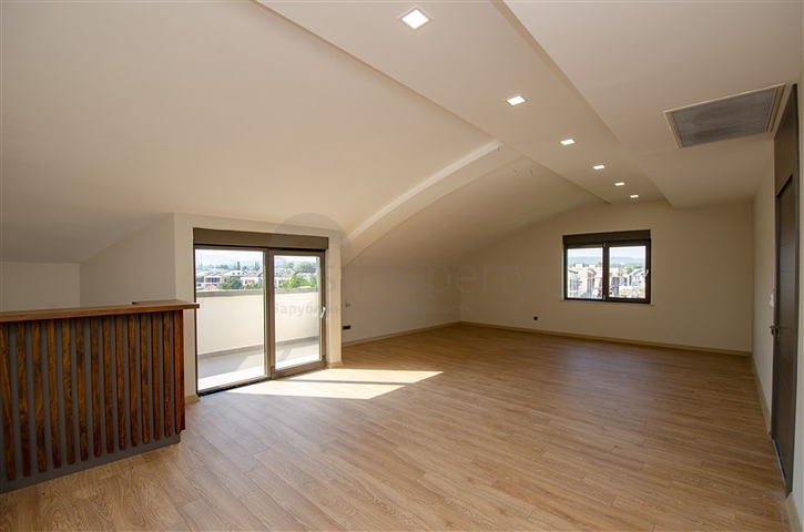 فيلا منفصلة 7 + 1 مفروشة في كونيالتي أنطاليا