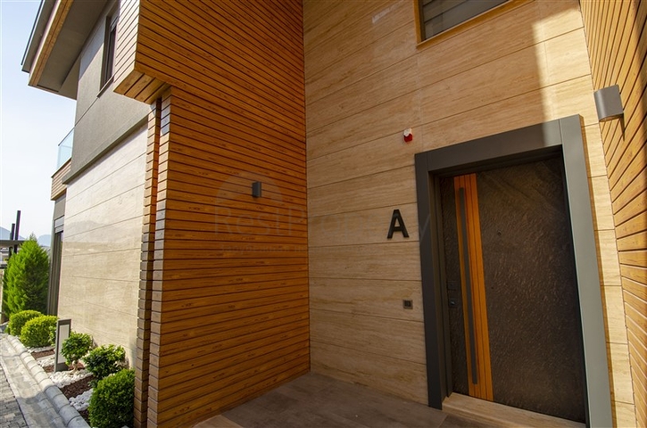 فيلا منفصلة 7 + 1 مفروشة في كونيالتي أنطاليا